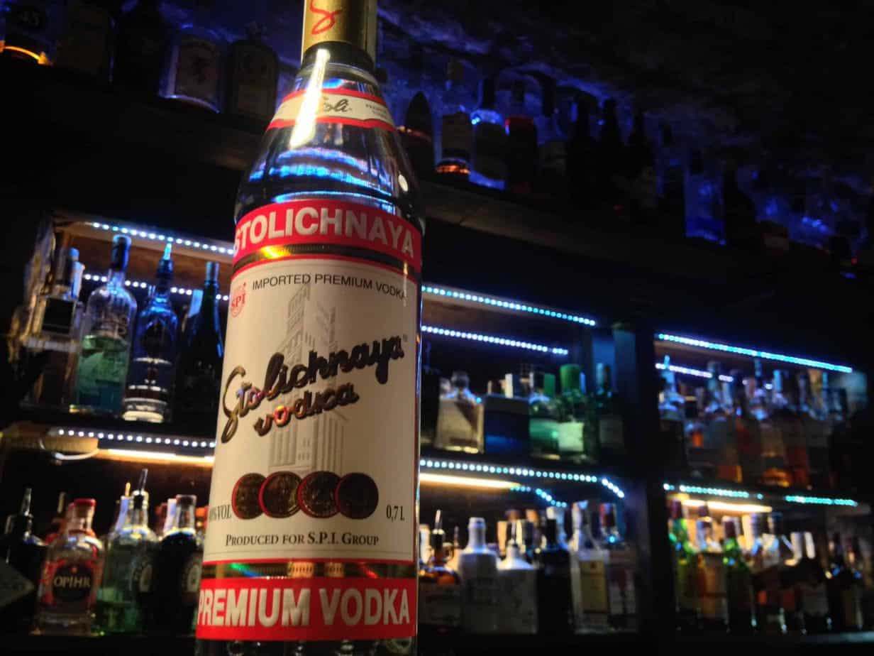 Stolichnaya: La Vodka rusa con 4 destilaciones